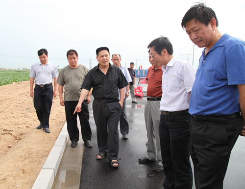 首页 企业动态 7月24日,城管委卢建新主任到我公司裕翔街道路